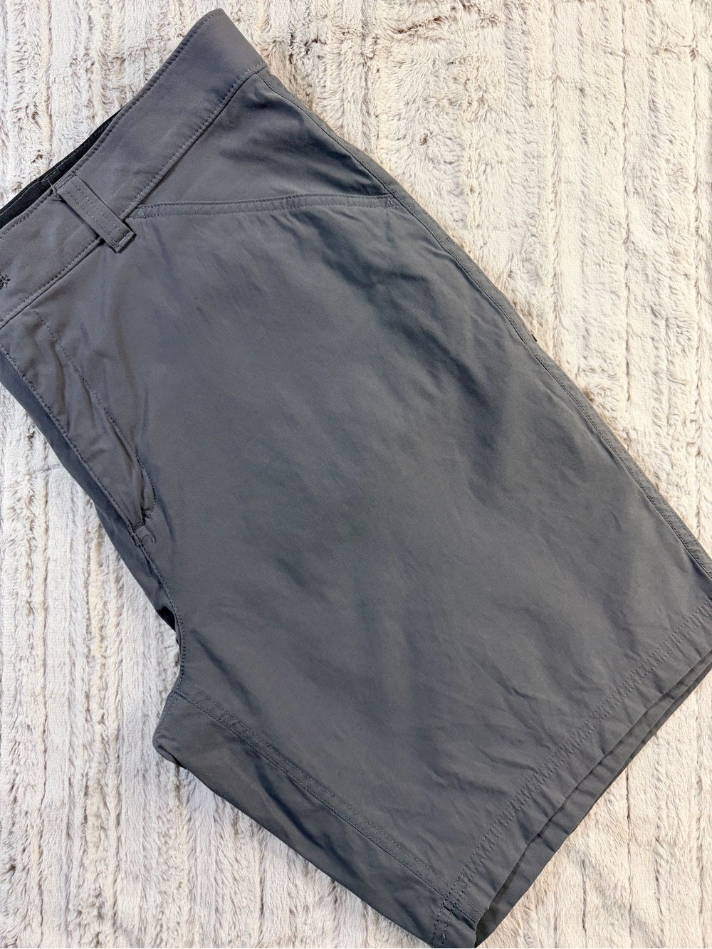 Eddie Bauer Gray Performance Hiking Shorts Men’s Size 40